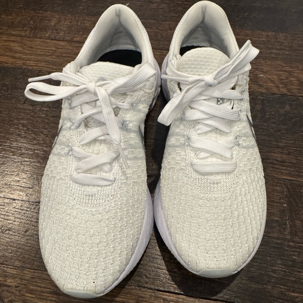 Nike Women’s sneakers React Infinity Run Flyknit 3 Size 7 Like New